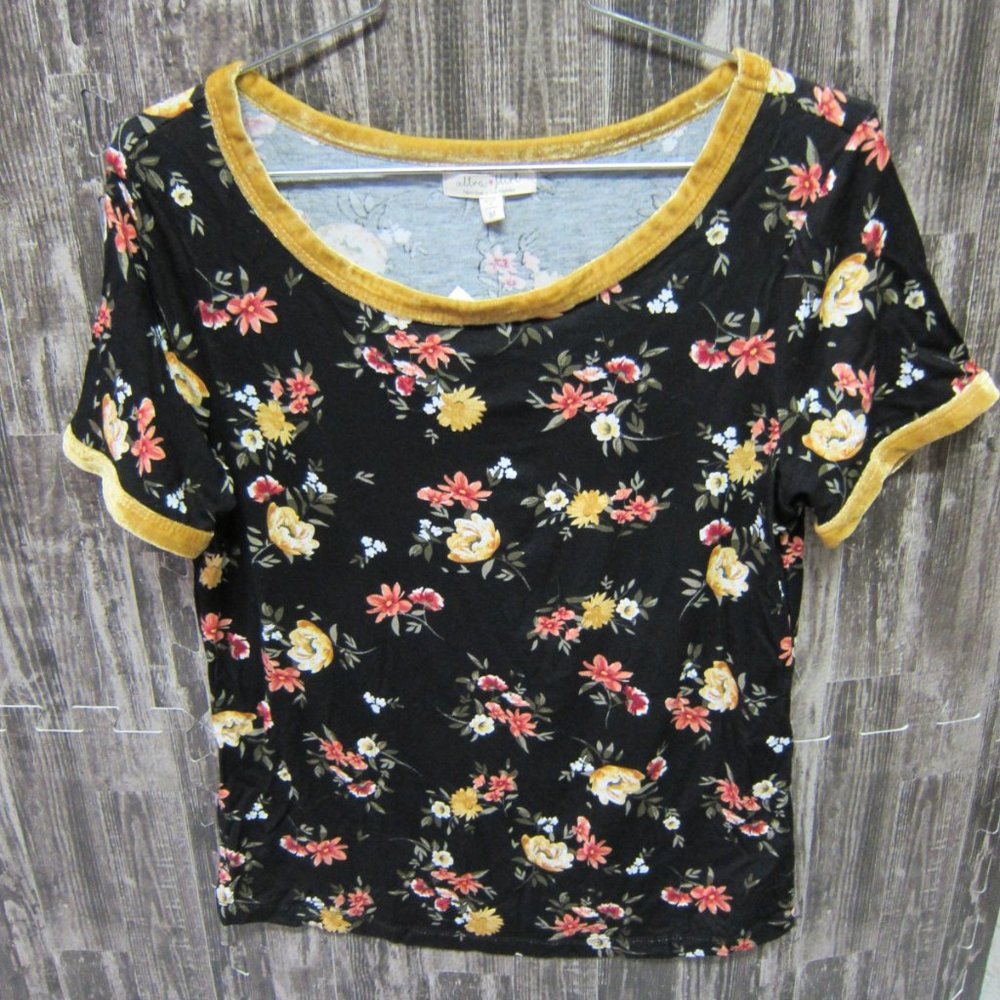 NWT Ultra Flirt Women's SS Print/Velvet Trim Top